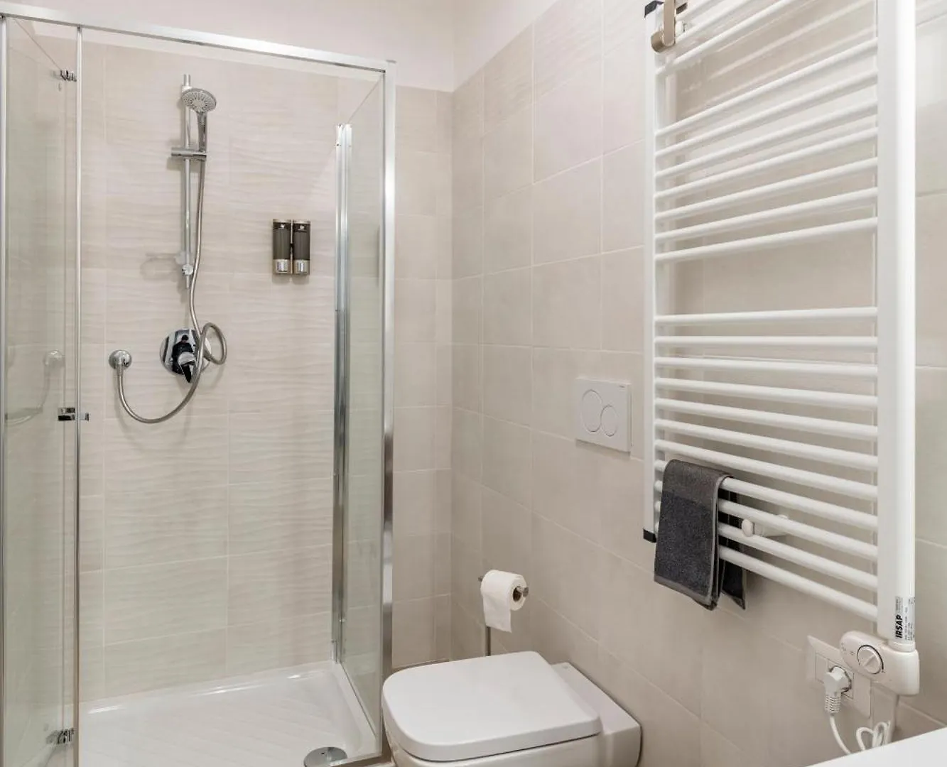 Brand New Apartment With Private Parking Space روما