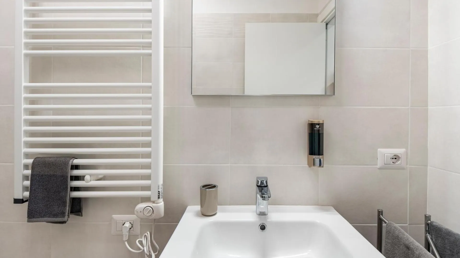 Brand New Apartment With Private Parking Space روما إيطاليا