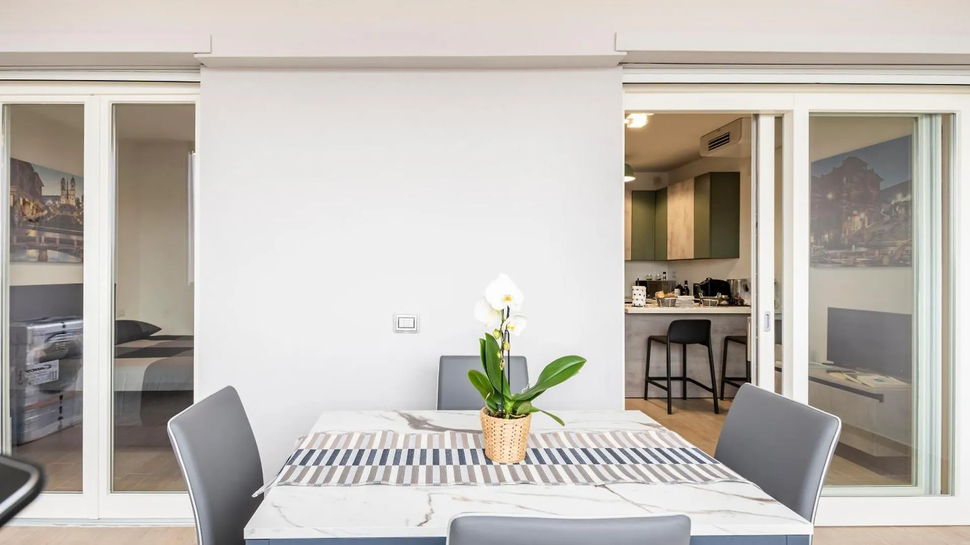 Brand New Apartment With Private Parking Space روما