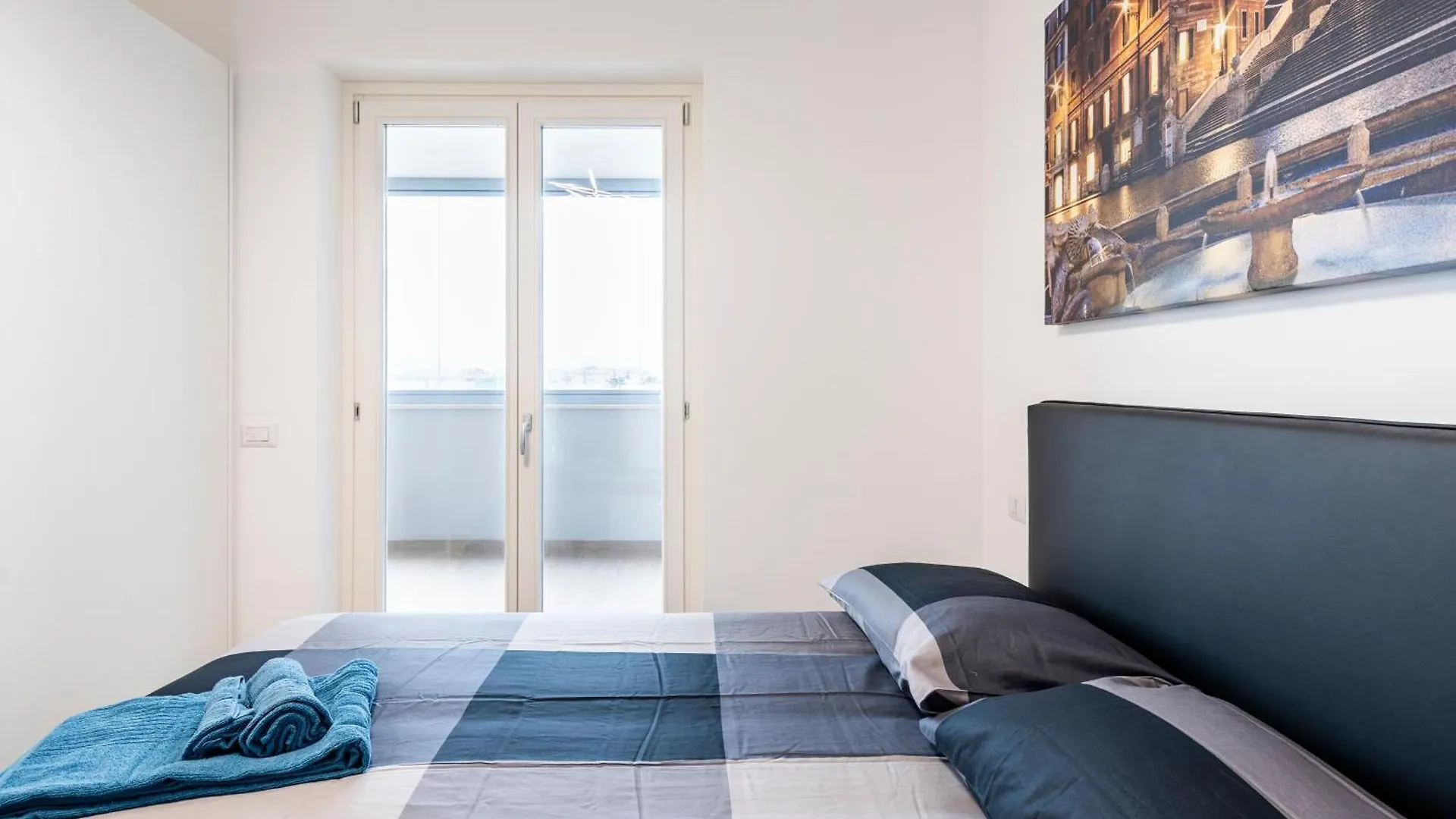 Brand New Apartment With Private Parking Space روما