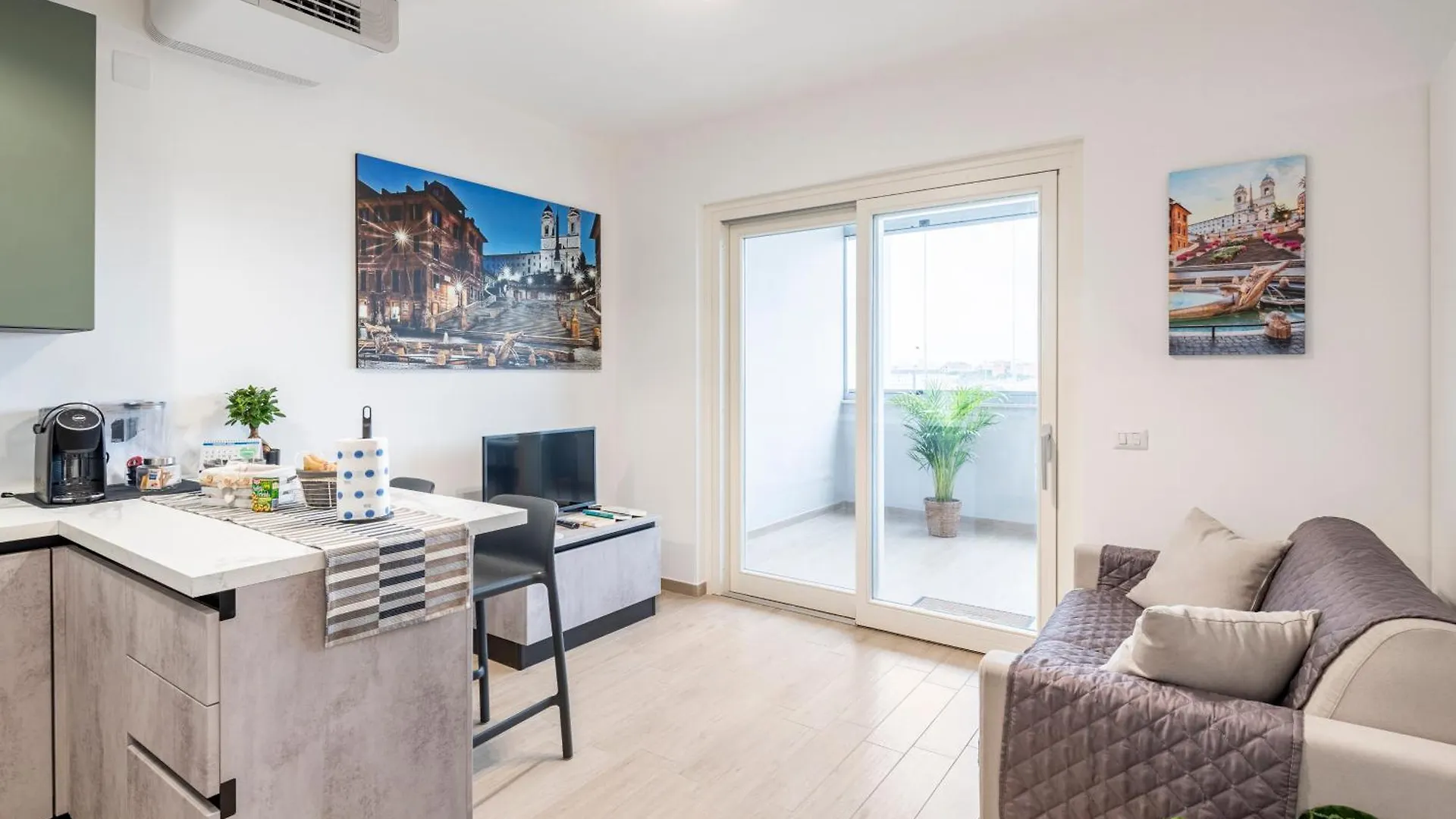 Brand New Apartment With Private Parking Space روما