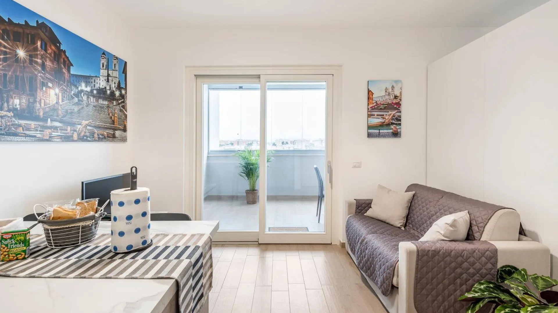 Brand New Apartment With Private Parking Space روما